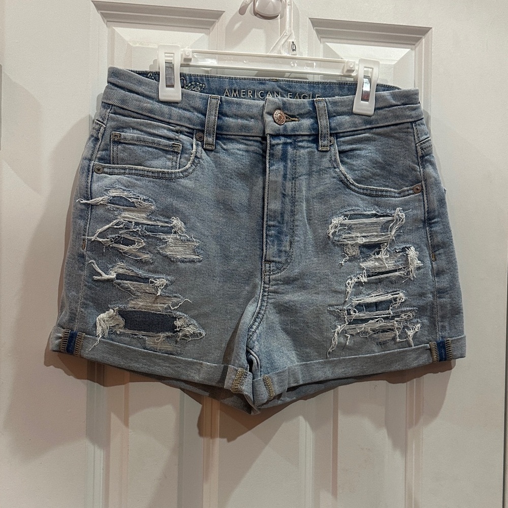 NWOT American Eagle Outfitters Women's Light Blue Distressed Jean Shorts size 6